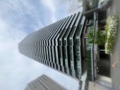 �V�e�B�^���[�i��̊O��